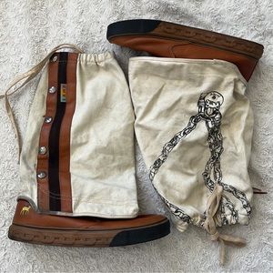 ISO of the lamb by Gwen Stefani Tex Zeyn boots!
